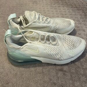 Women’s Nike Air Max Air 270 size 10.5M - white and light blue
